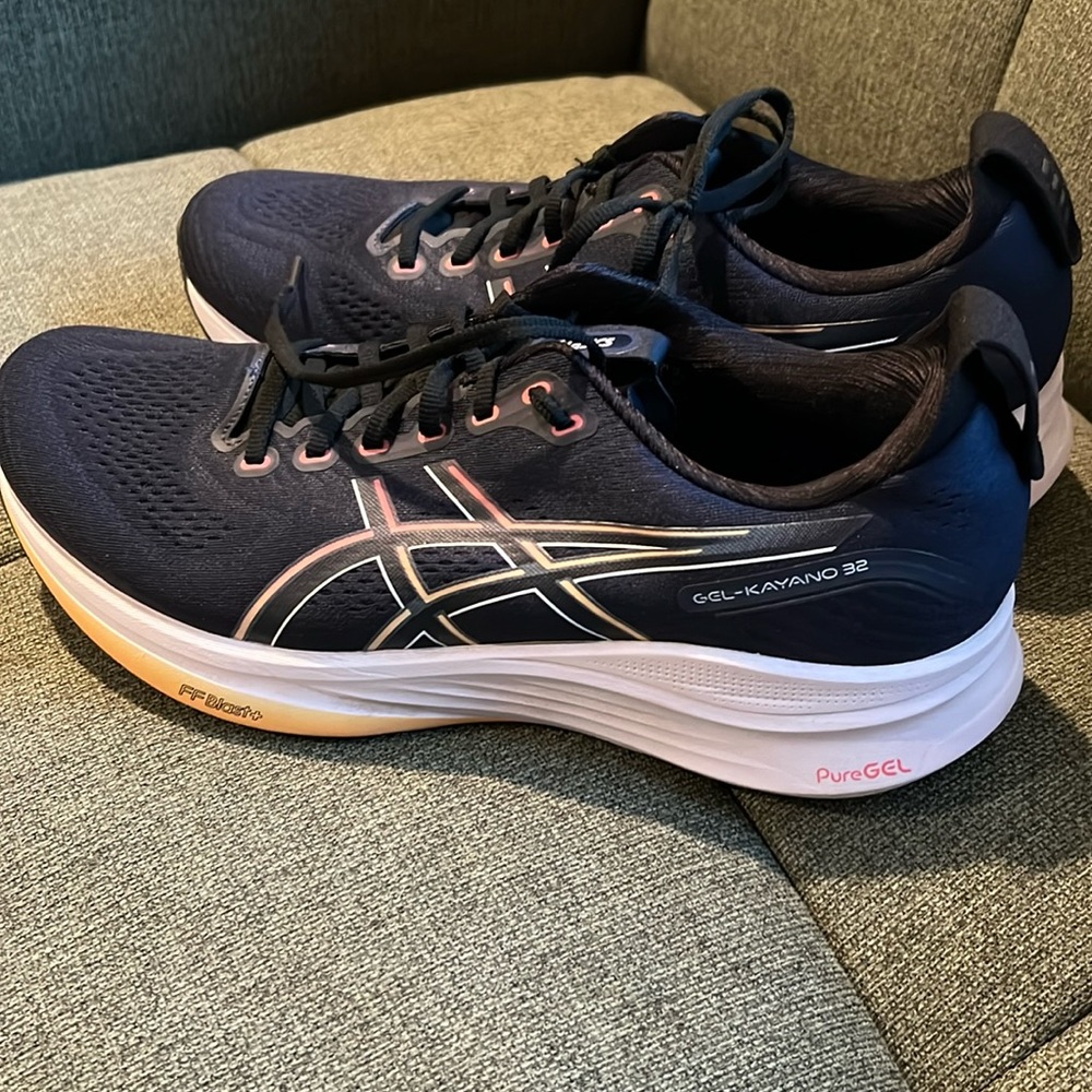ASICS Gel Kayano 32. EUC